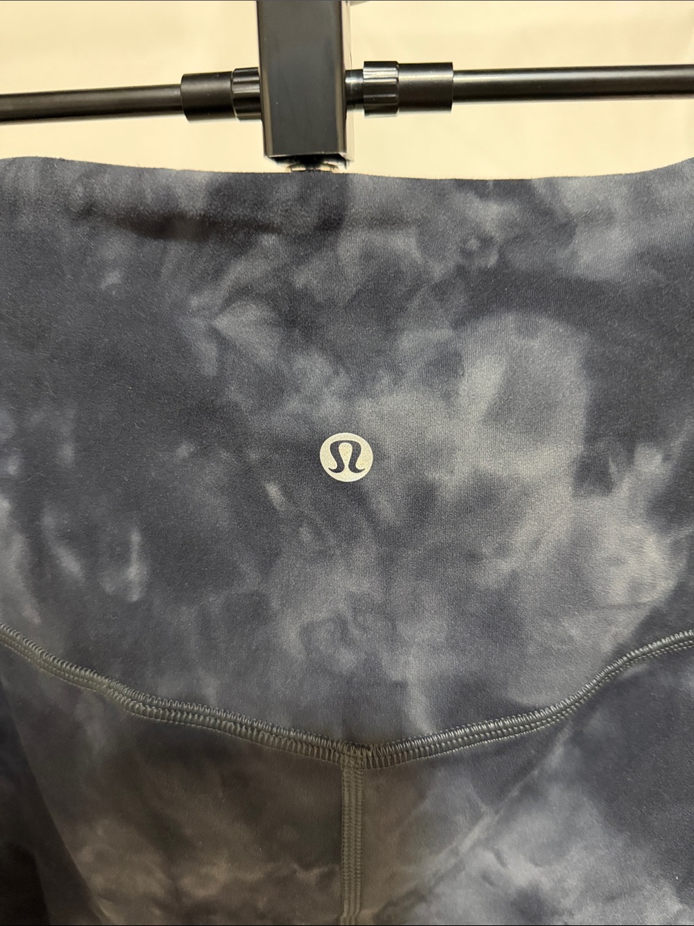 Lululemon High-Rise Wunder Train shorts - Picture 2 of 6